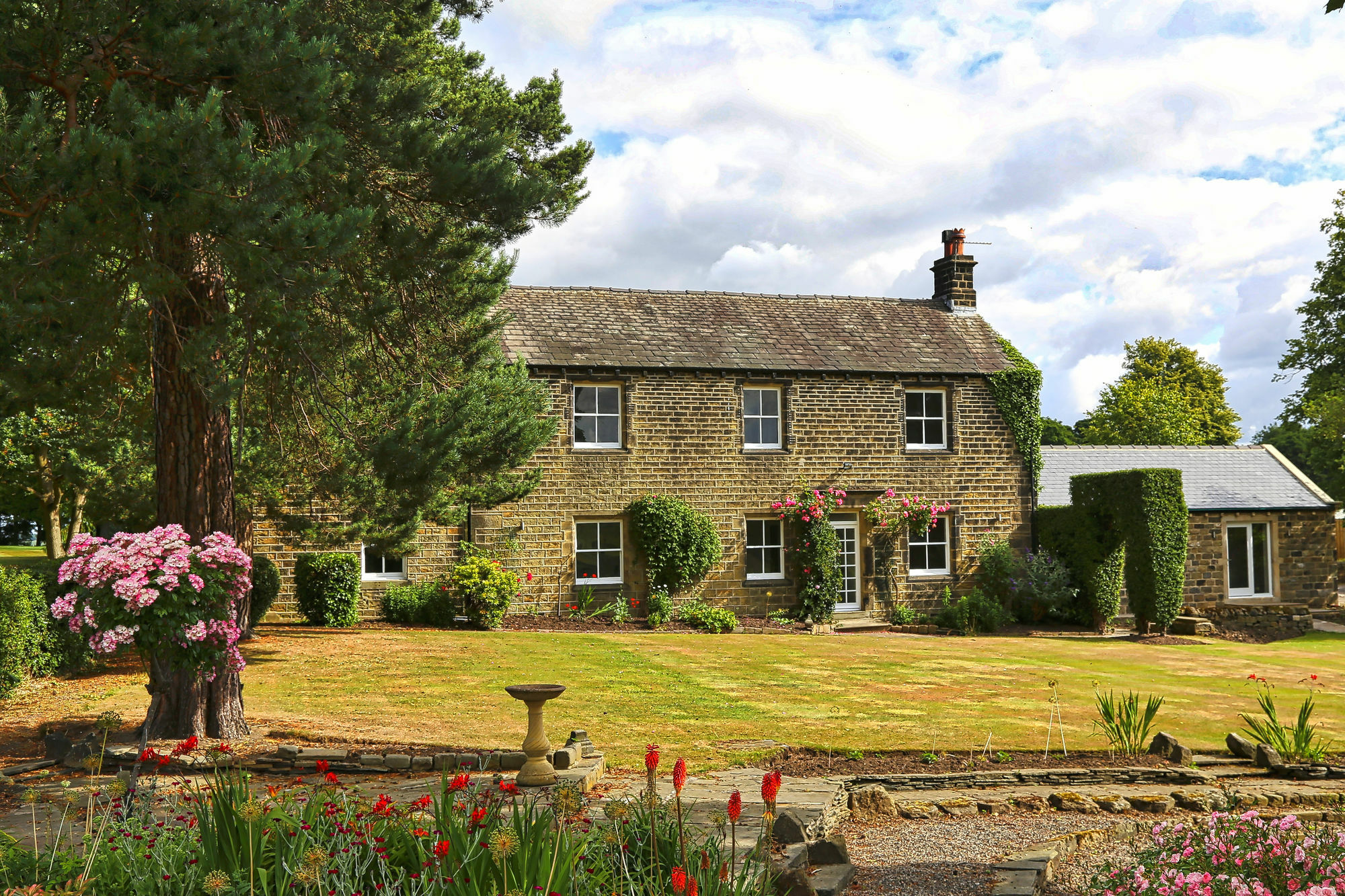 Woodsome Hall Golf Club Dormy House Fenay Bridge ภายนอก รูปภาพ